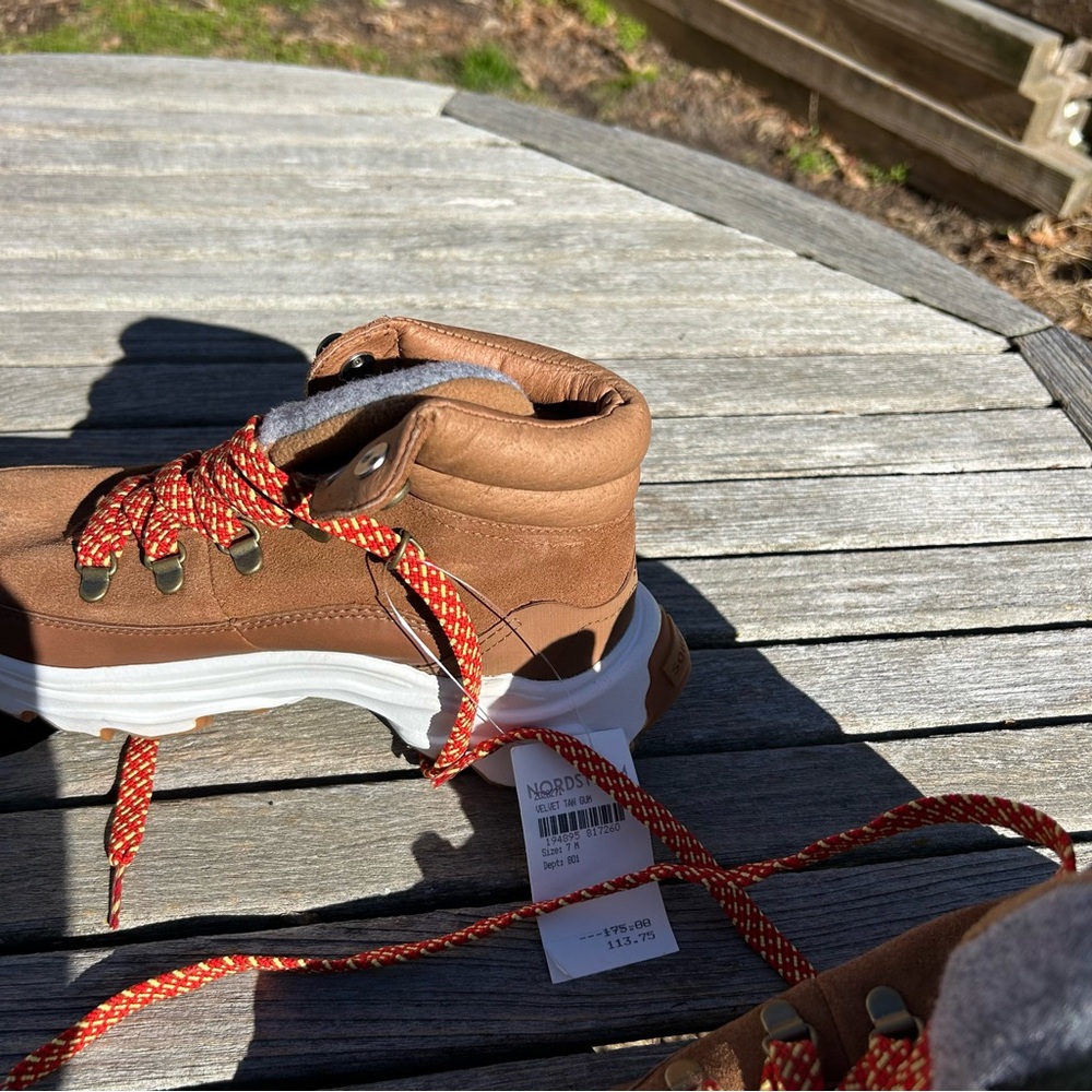 SOREL Kinetic Breakthru waterproof Boots Size 7 - Picture 10 of 15